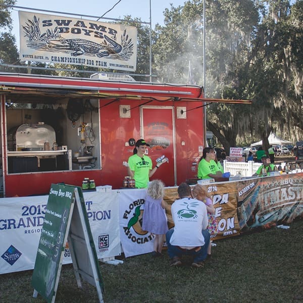 swamp-boys-bbq-nathan-and-makay-wyatt-600
