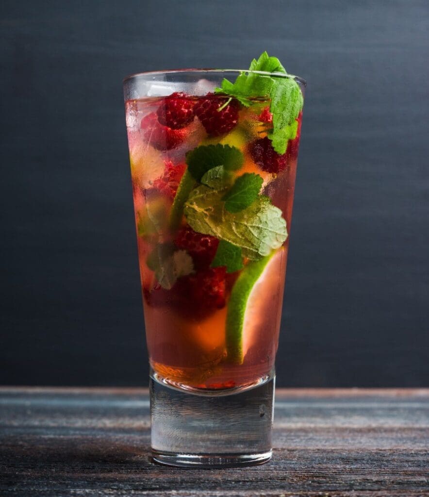 This Bright Bourbon Raspberry Bramble is a Sweet Southern Sipper 1 WEB2 SPREAD.V21.iStock 590611804 pc Mindstyle