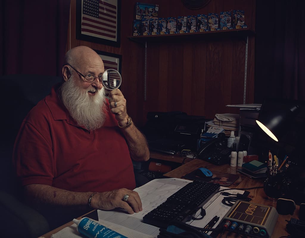 FEATURE.V8.Santas©MBKoeth MG 4069 rev