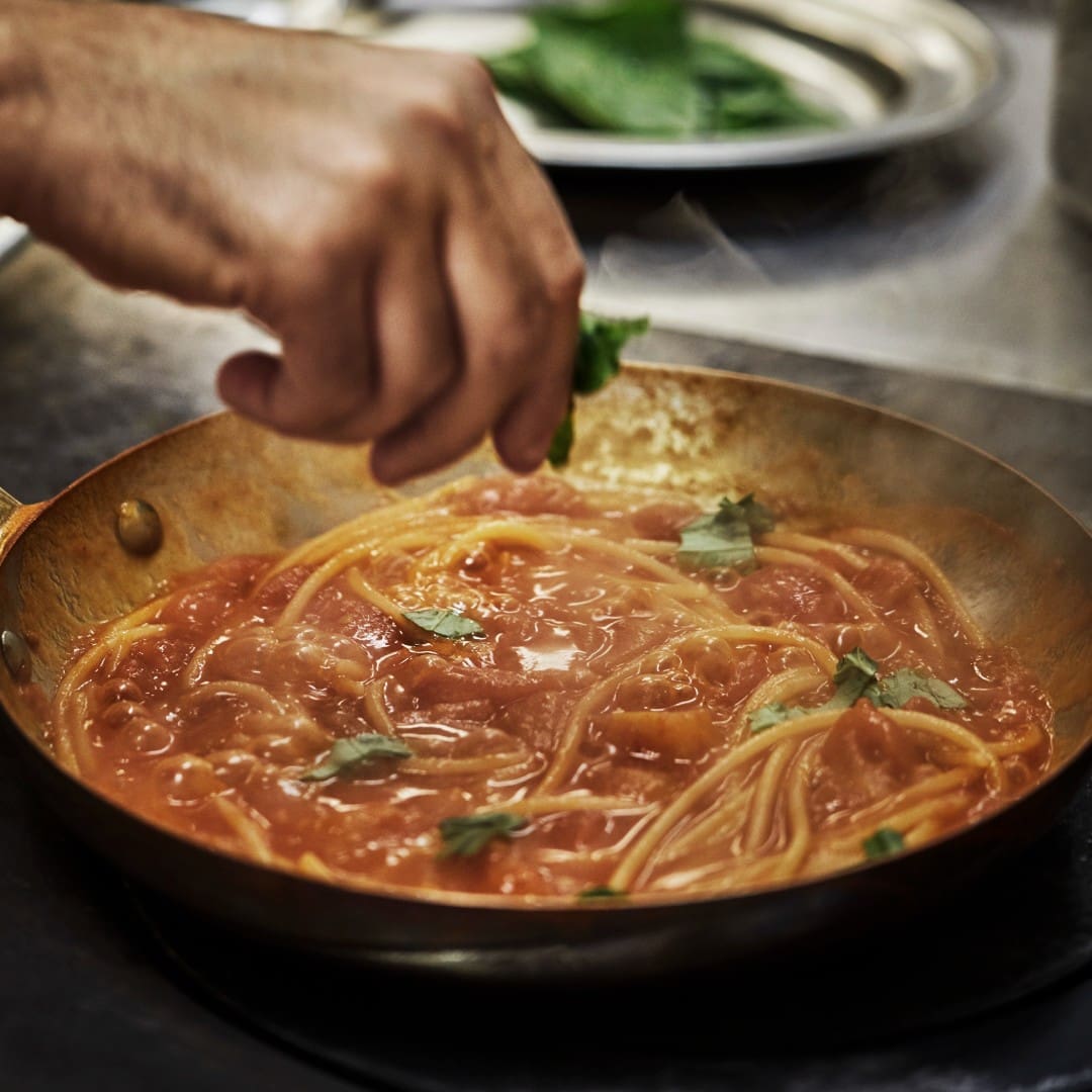 spaghetti pomodoro feat image