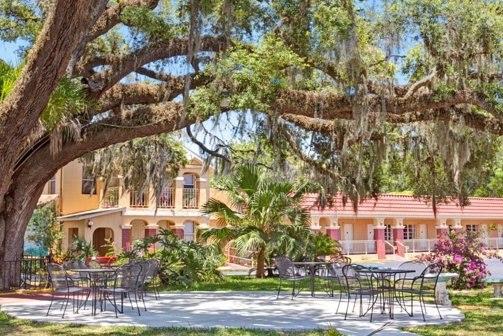 Howard Johnson Old Senator PC. FloridasHistoricCoast.com