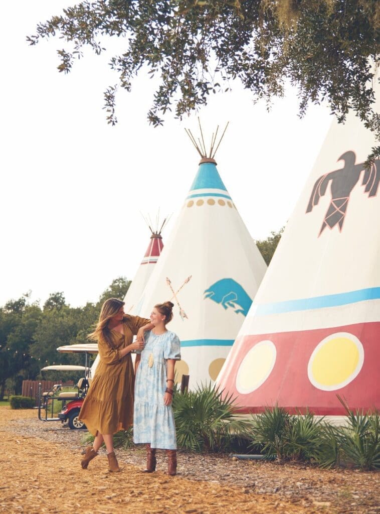 WEB GLAMPING.V19 FALL WINTER 2021.Finals FlamingoMag DudeRanch MBKoeth G8A6068 rev