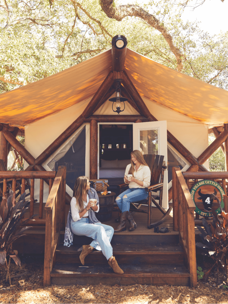 WEB GLAMPING.V19 FALL WINTER 2021.Finals FlamingoMag DudeRanch MBKoeth G8A6331 rev