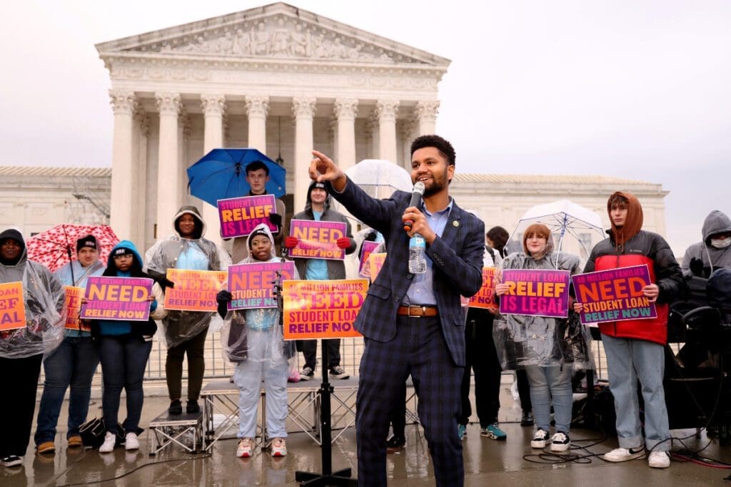 Maxwell Frost on the Frontlines: Tackling Florida's Climate Crisis and Housing Woes 2 1on1 speaking