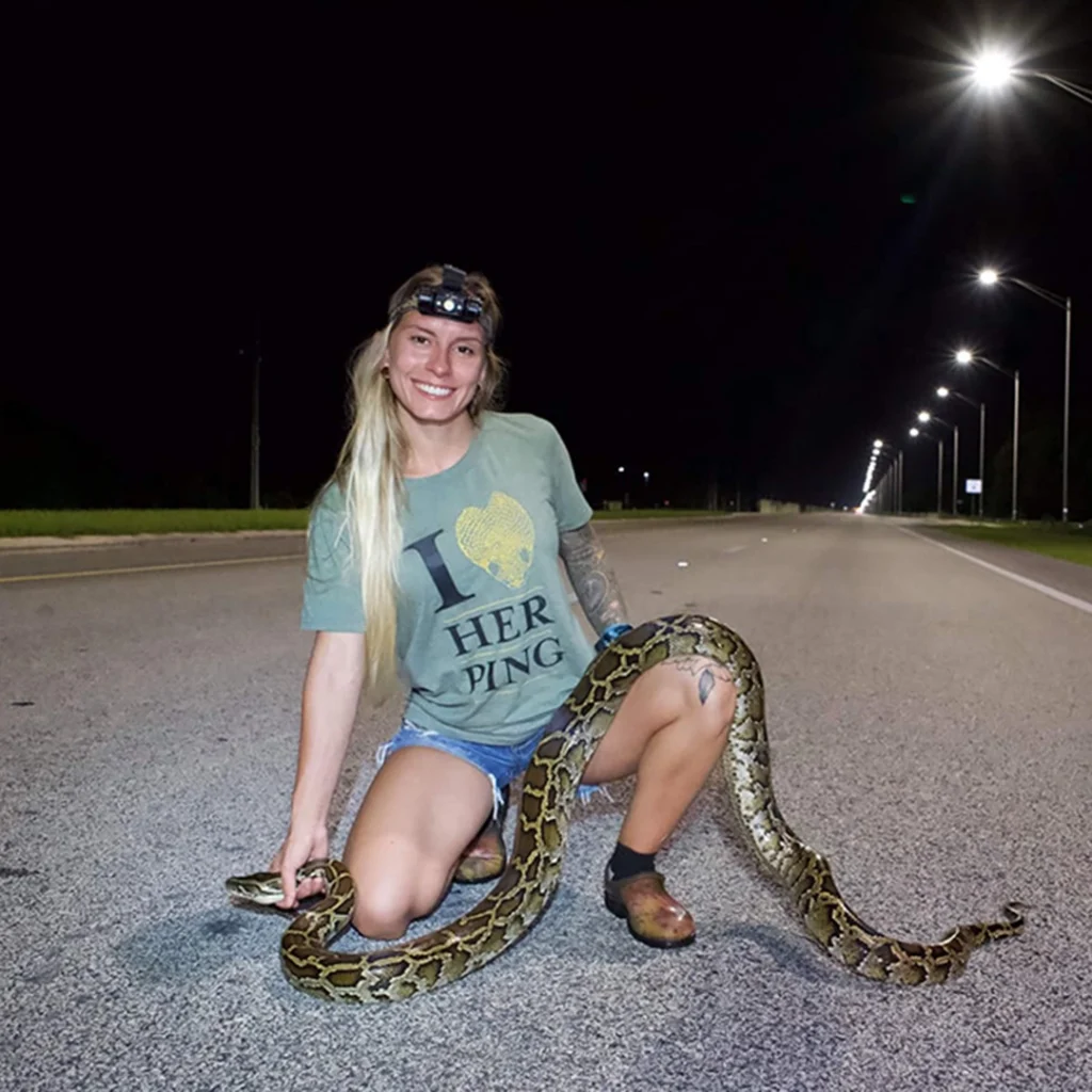 At 29, She's the First Woman to Win Florida's Python Challenge 3 Taylor Stanberry has been hunting pythons for a decade.