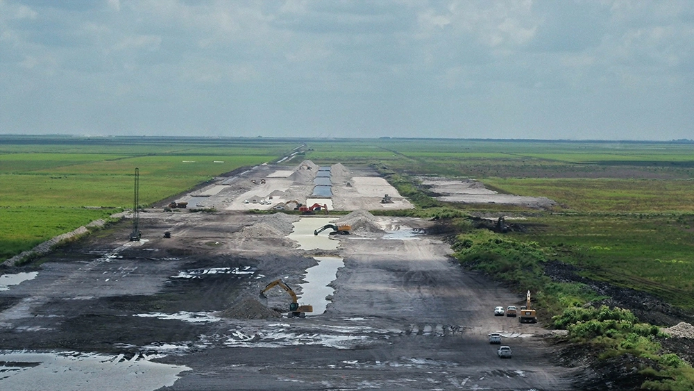 'River of Grass' is Retold in a New Documentary 4 Construction scene from River of Grass